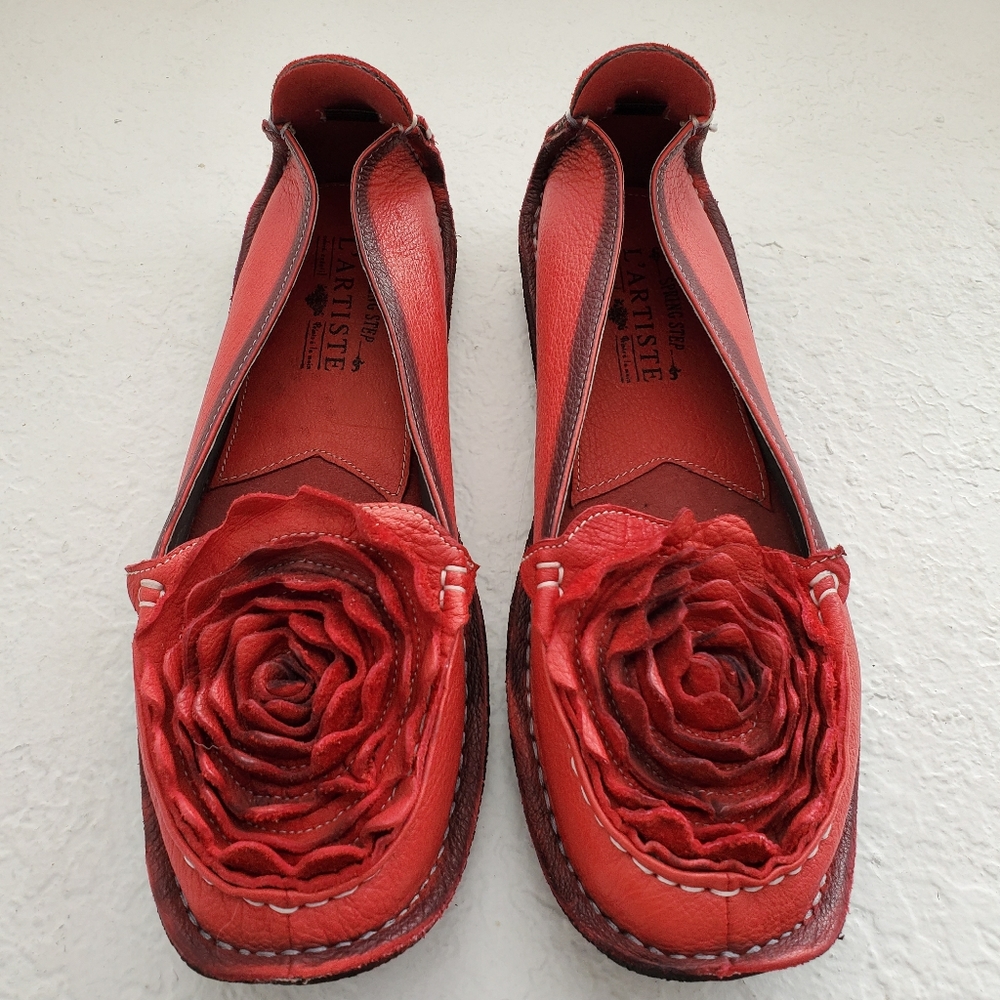 L'ARTISTE by Spring Step Red Floral Leather Loafers
